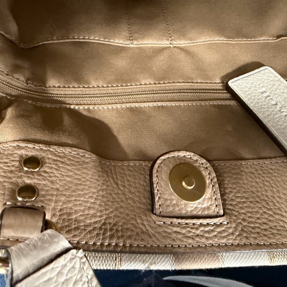 Coach City Tote with matching Coach Accordian Zip Wallet/Wristlet - Picture 12 of 15